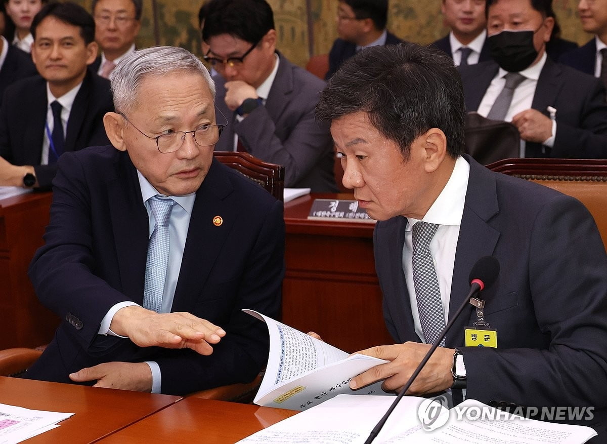 揪心！今日CBA赛场出现多人+裁判受伤的情况 李炎哲&徐杰&卡尔顿在列
