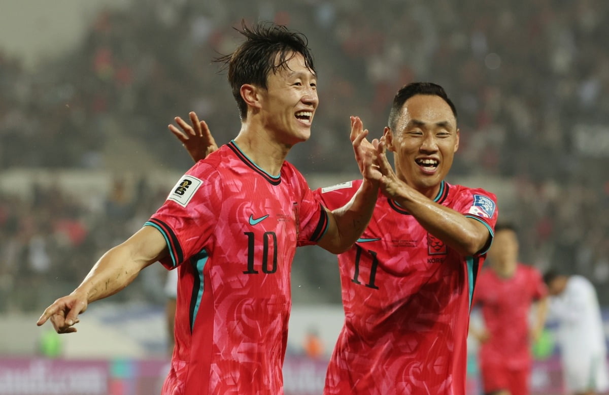 阳光开局取得9-4的领先 山猫一波8-0反超并打停阳光