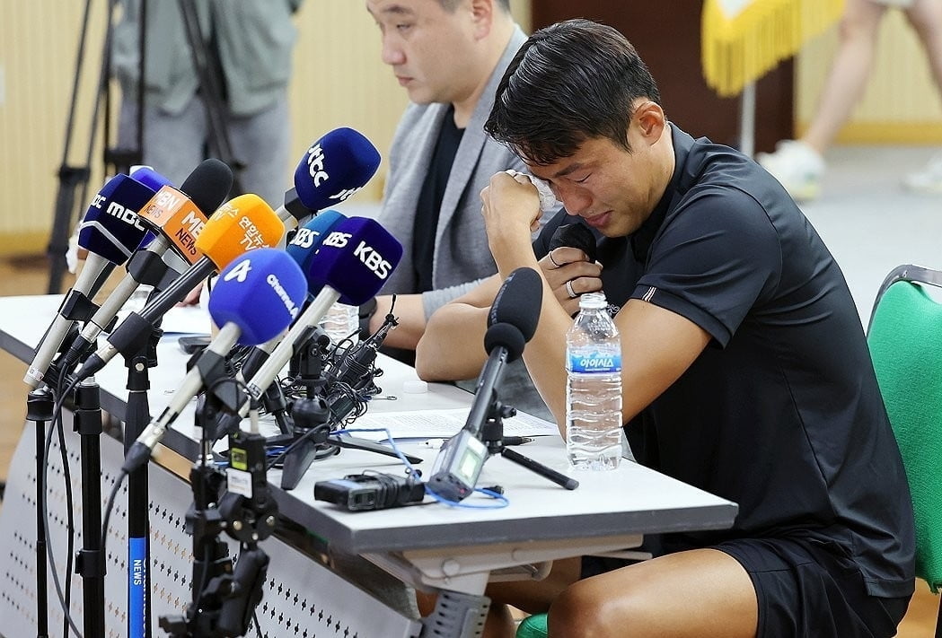 5名安德莱赫特球迷闹事被拘 皇家社会球员炮轰欧足联不作为