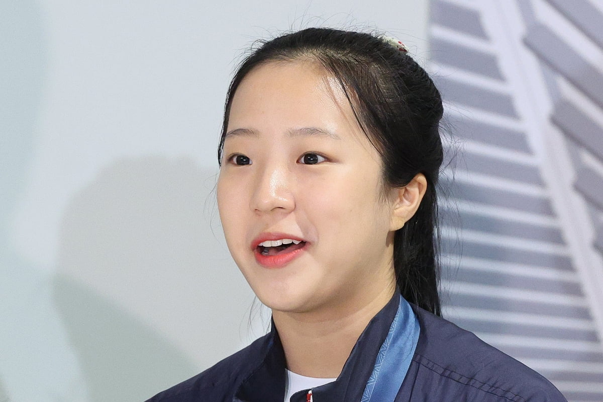凯恩、阿方索和斯塔尼希奇等人参加了热身训练