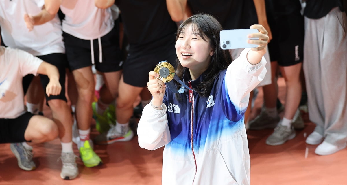 赫罗纳vs巴列卡诺：布林德、布赖恩-希尔首发，恩巴尔巴、勒热纳出战