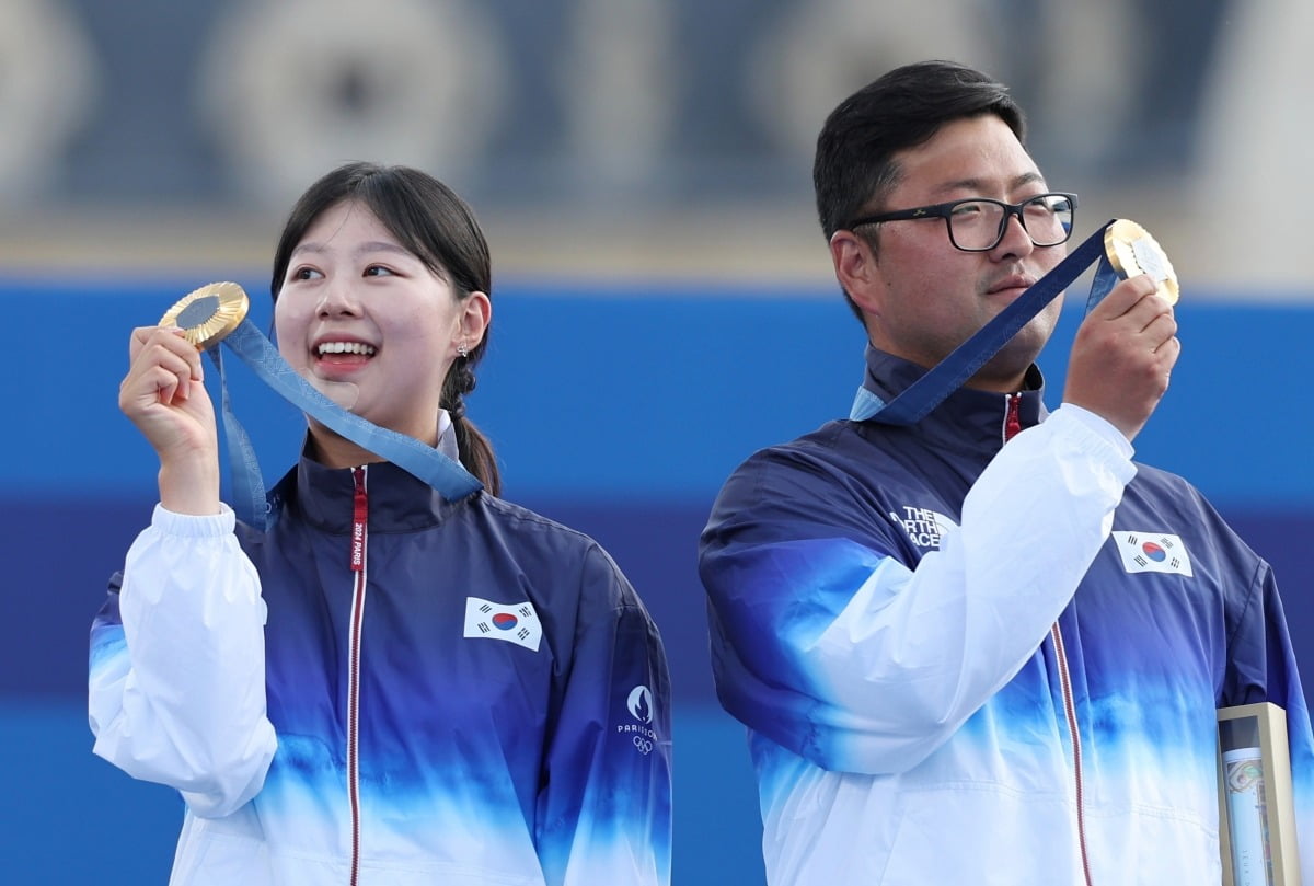 ⚽欧冠战报：莫拉塔破旧主 赖因德斯定胜局 维尼修斯进球难救主 皇马1-3AC米兰