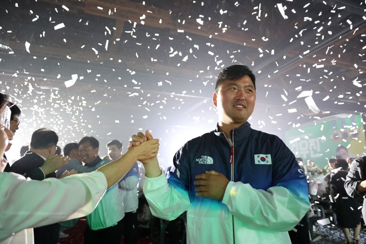 过去四场比赛场均16分5失误，这会是詹姆斯的最后一个赛季吗？