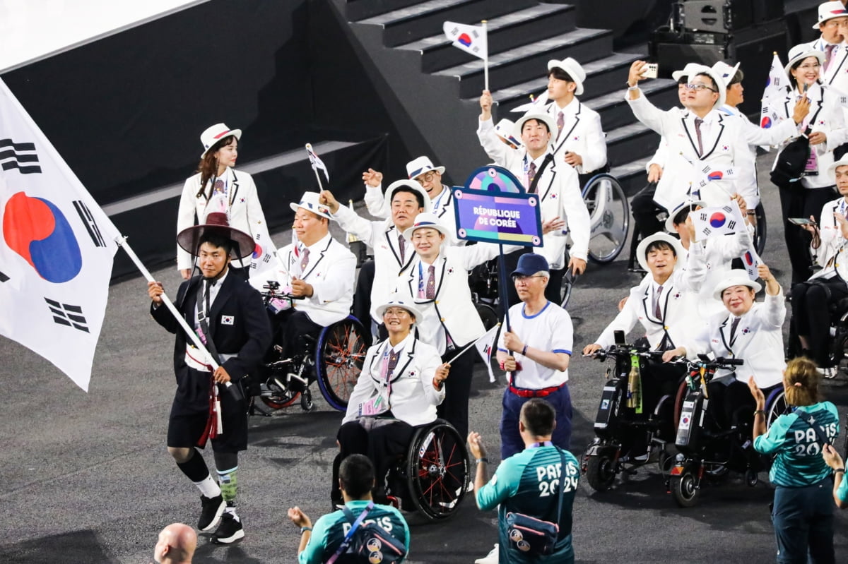 霍芬海姆vs圣保利球员评分：瓦西里8.7分，季维加瓦5.7分