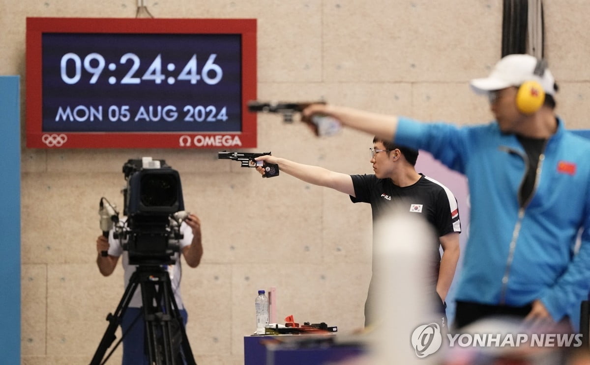 诺伊尔可能新年初与拜仁续约至2026年，不含续约选项