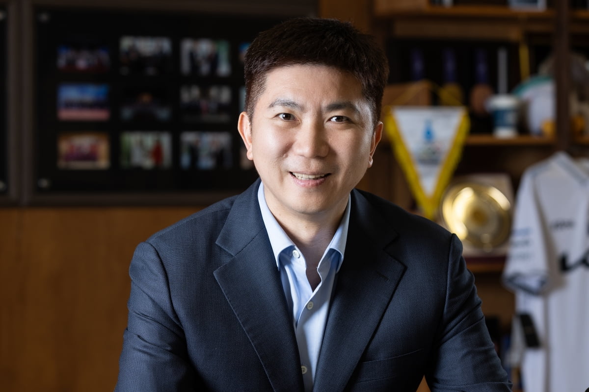 “等你下课”巡演！曼联球迷高唱嘲讽瓜帅下课，热刺等球迷也唱过