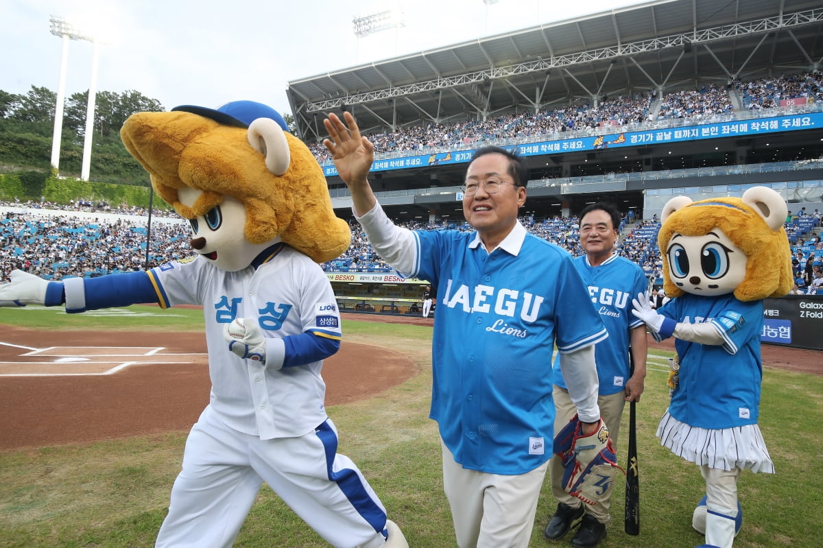 希尔德本赛季登场34分钟投进12记三分砍49分 他说：我学习库里投篮多年