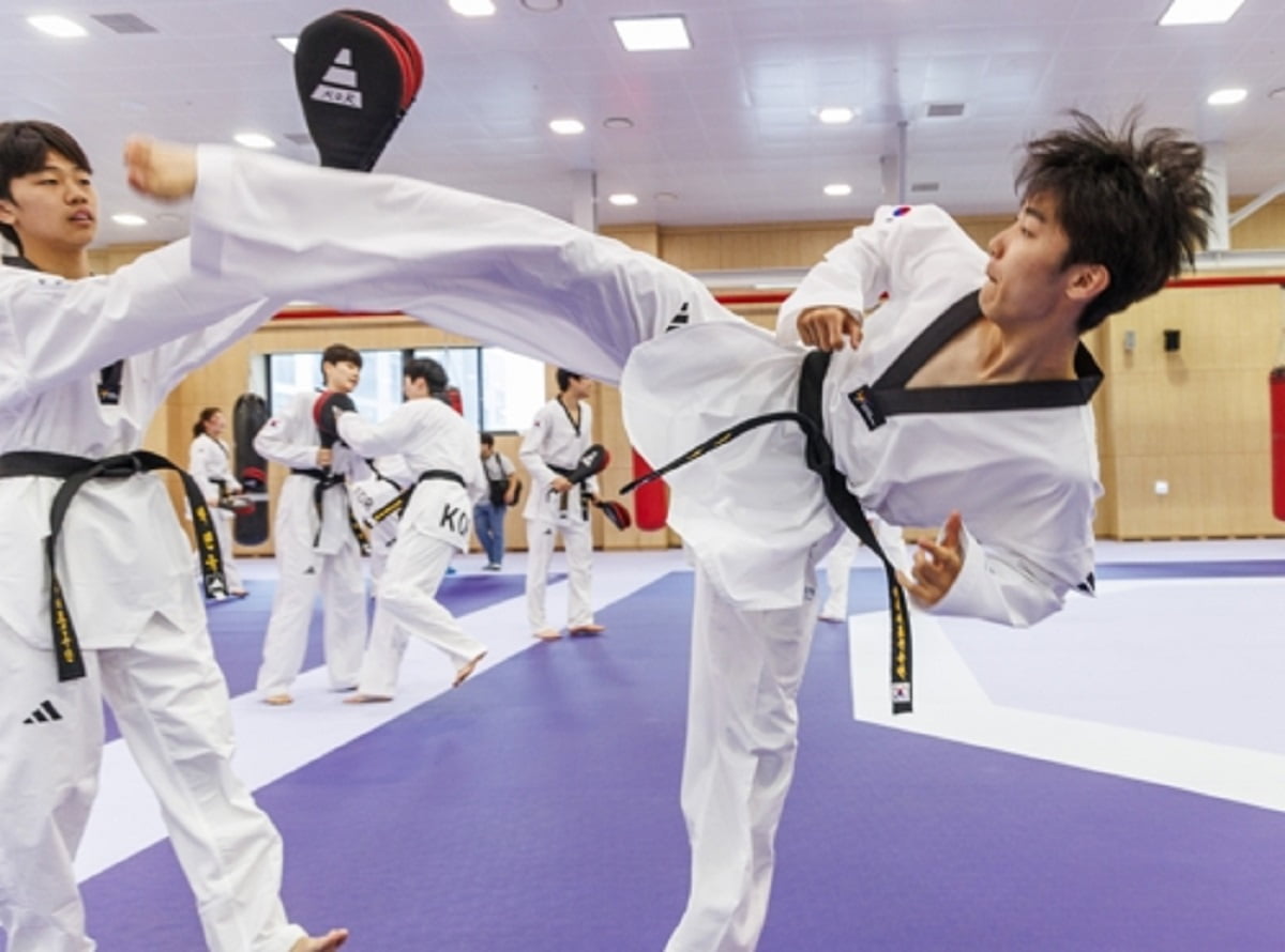 申花VS中央海岸水手：王牌飞翼复出 于汉超+特谢拉领衔 马莱莱冲锋