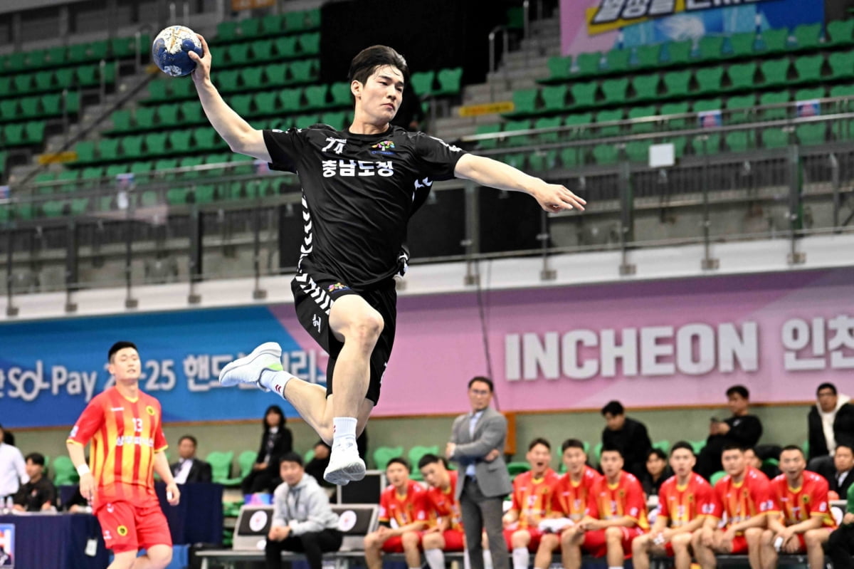 前美国国脚暗示梅西不配当选美职联MVP：迈阿密国际有没有他都能赢