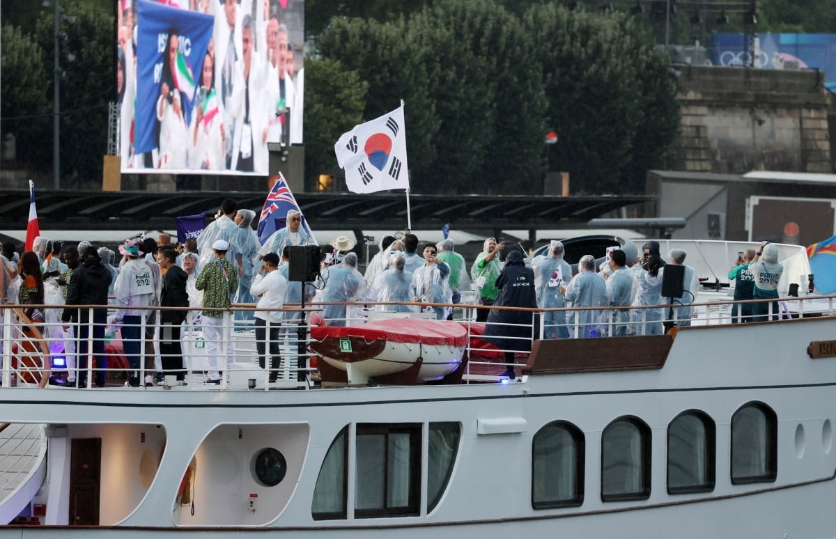 状态火热！科利尔19中11狂砍38分6篮板 帮助山猫主场取胜