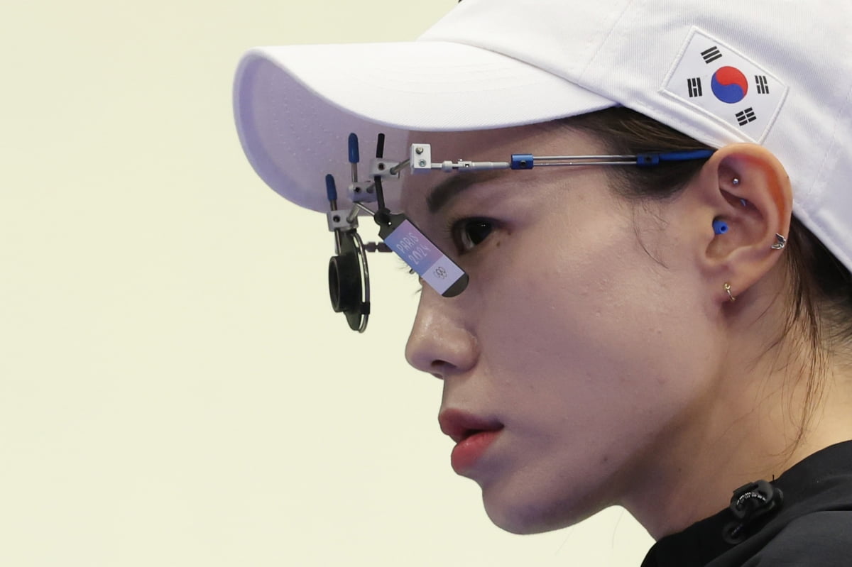 莱万：被换下是因为我感到不舒服，然后有些疼痛