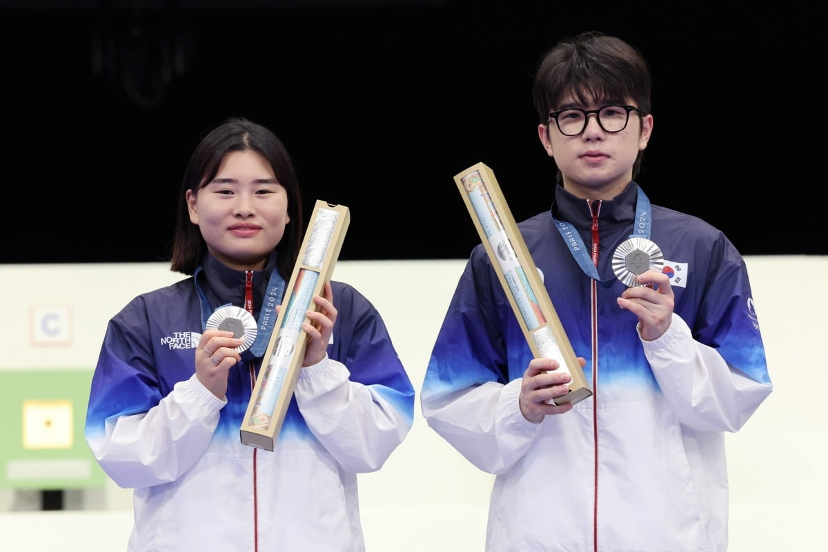 阿兰希勒：拉什福德如果想重回国家队，得先离开曼联