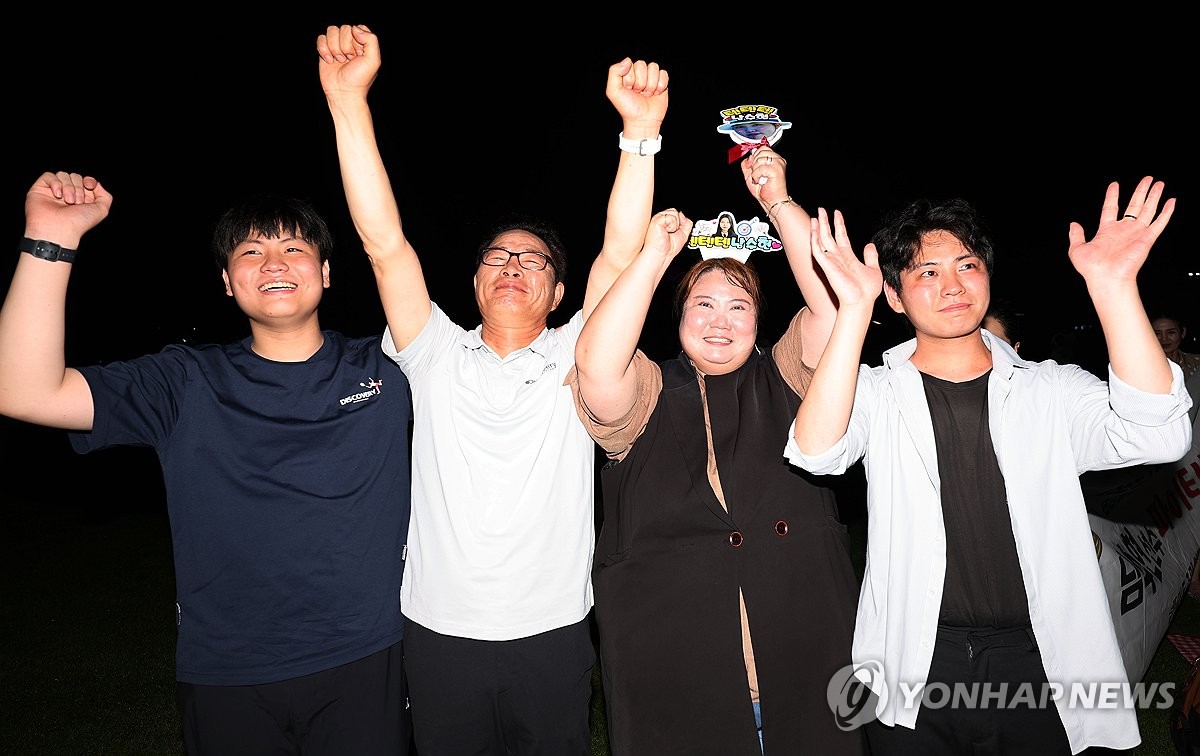 FIFA年度最佳阵容：哈兰德搭档维尼修斯 克罗斯、亚马尔在列