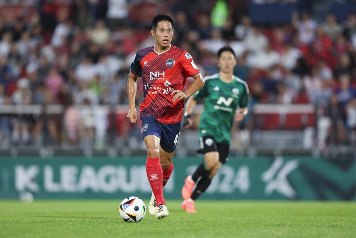 上港3比2击败中央海岸水手，后防线漏洞百出，未来必须补强新援