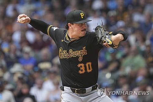 弄啥嘞？伊普斯维奇门将穆里奇解围球命中助理裁判