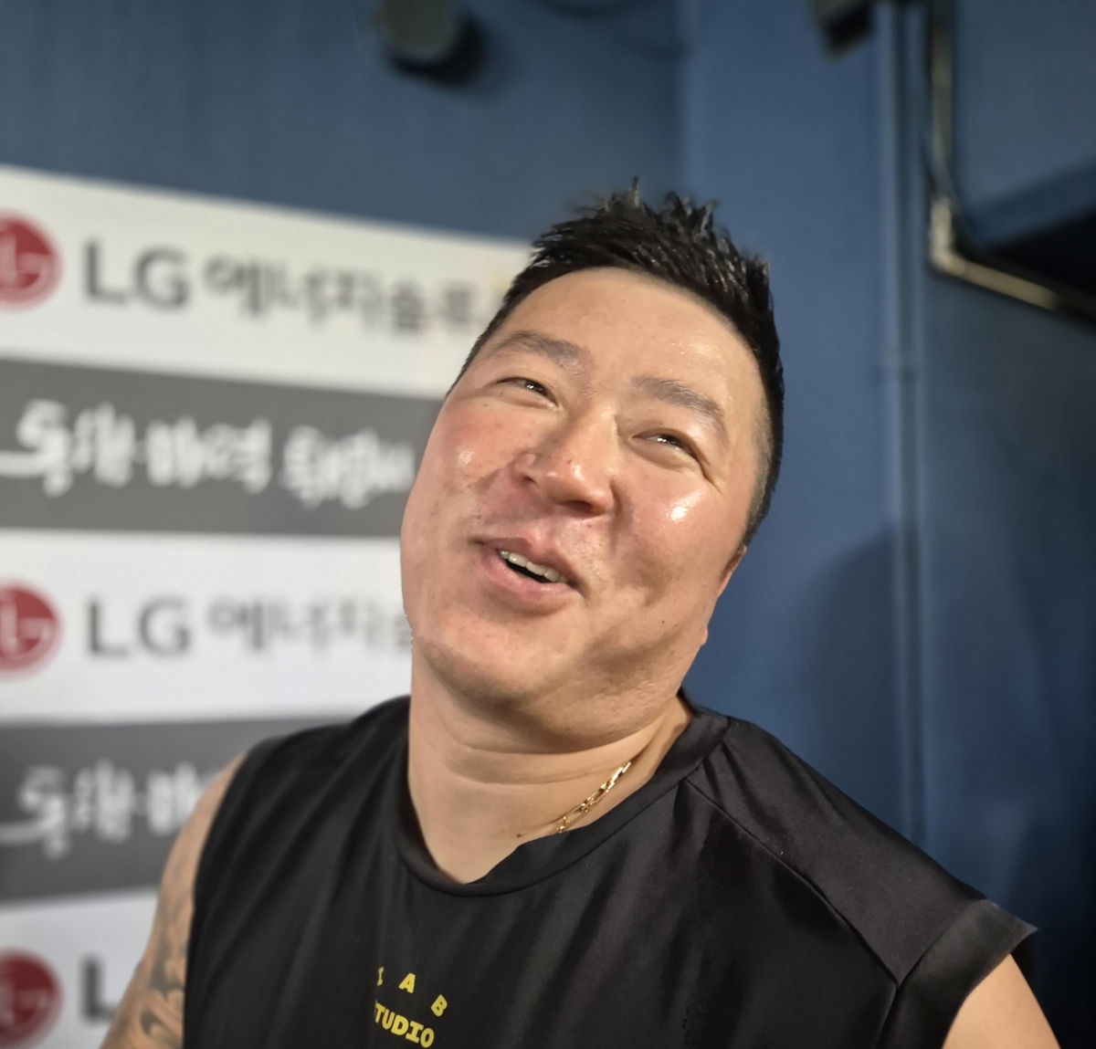多点开花！勇士12人轮换，半场21次助攻领先老鹰25分