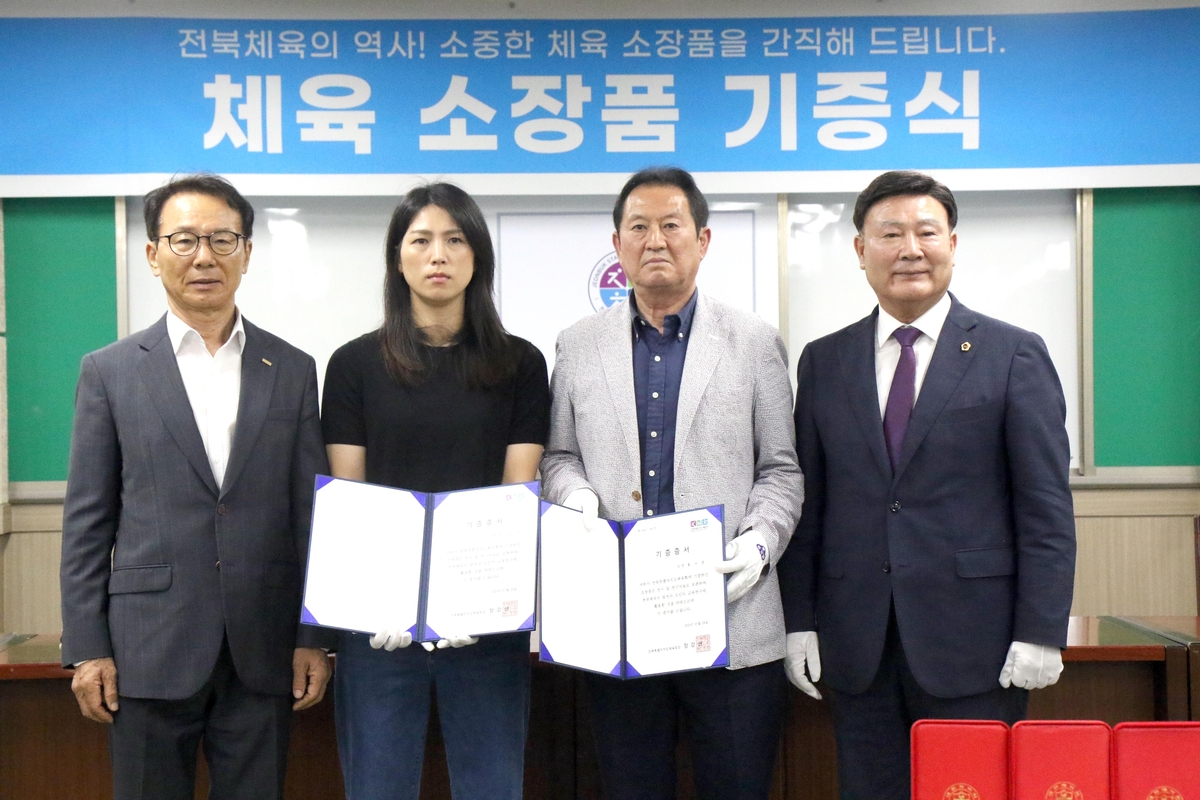 ❤陶瓷球场举行仪式 缅怀洪灾遇难者、慰问受灾民众
