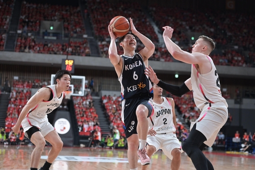 CBA半场：李金效16分 北京首节轰出13-2 四川次节回敬20-6 双方战成58平