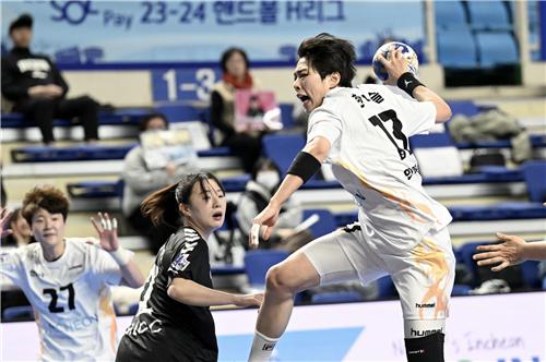 再次领先！全晋旴替补登场头球破门，全北现代2-1首尔衣恋