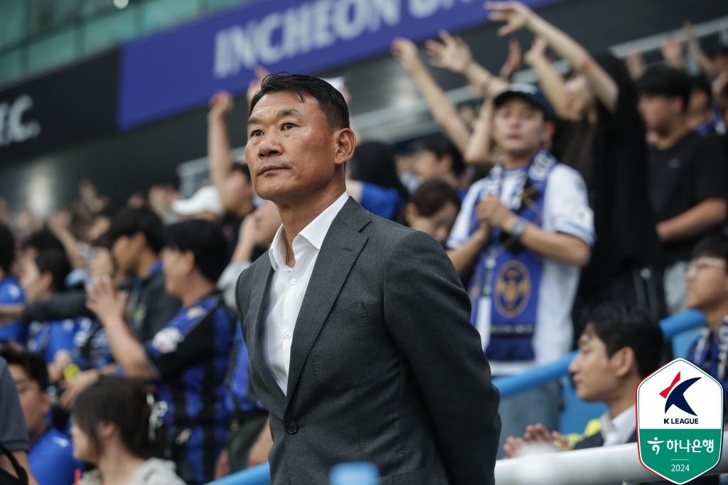 里夫斯伤情目前是每日观察但已回归训练 他仍可能参加湖人与勇士比赛