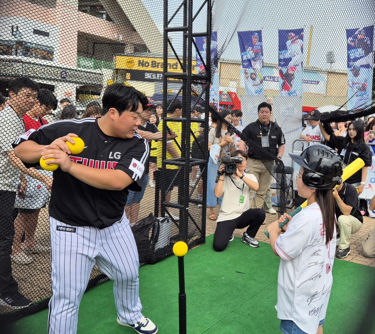 替补奇兵！付豪13中8砍下18分15篮板