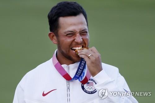 又丢一冠...诺伊尔17分钟直红，十人拜仁0比1勒沃库森，止步德国杯16强，凯恩已退出本赛...