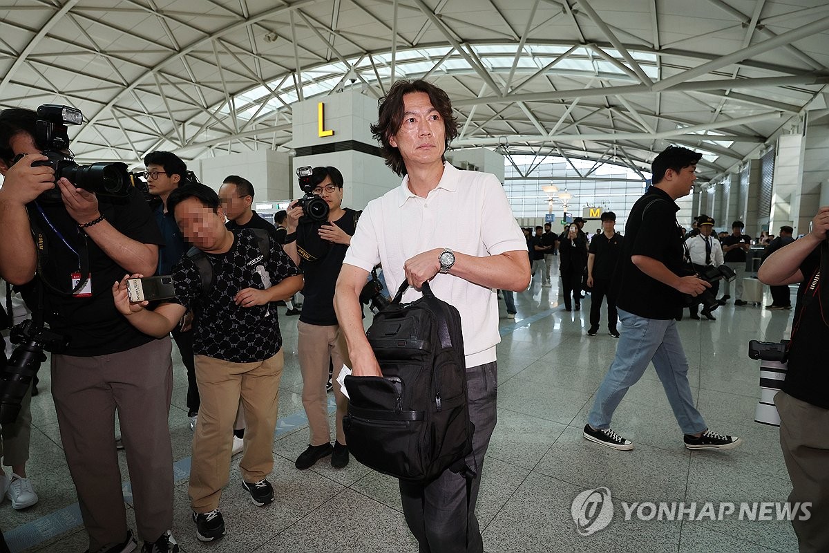 老鹰官方：奥孔古左膝发炎至少缺席四场比赛，一周后重新评估伤情