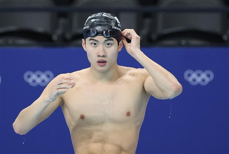 ⚽欧冠战报：莱万梅开二度 拉菲尼亚传射建功 巴萨5-0大胜年轻人