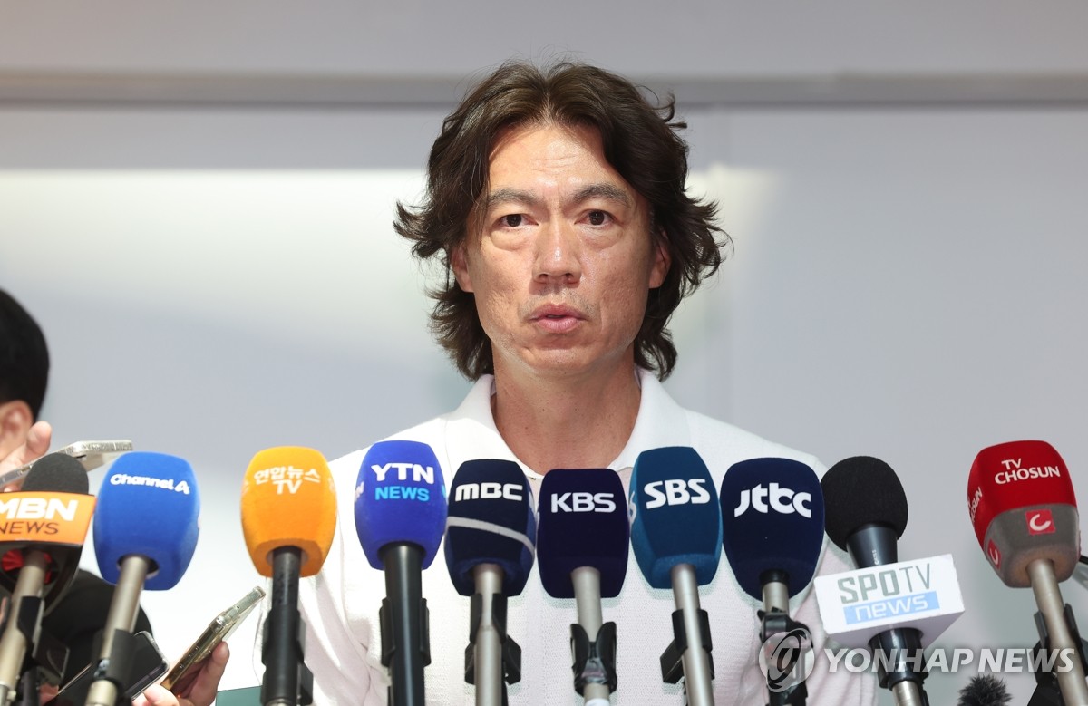 格瓦迪奥尔头球破门，曼城1-0领先曼联