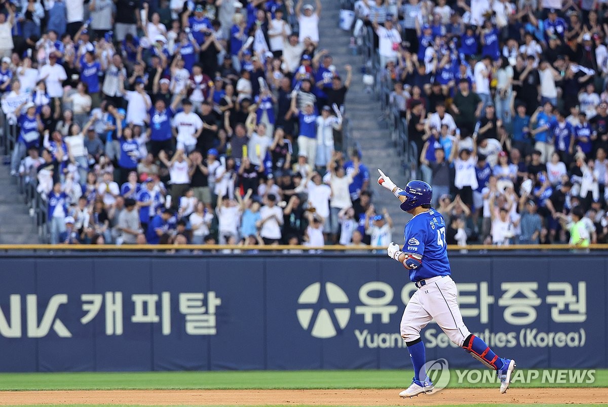 险胜！湖人五虎87+41，福克斯31+7+5，新纪录诞生，西部第五易主