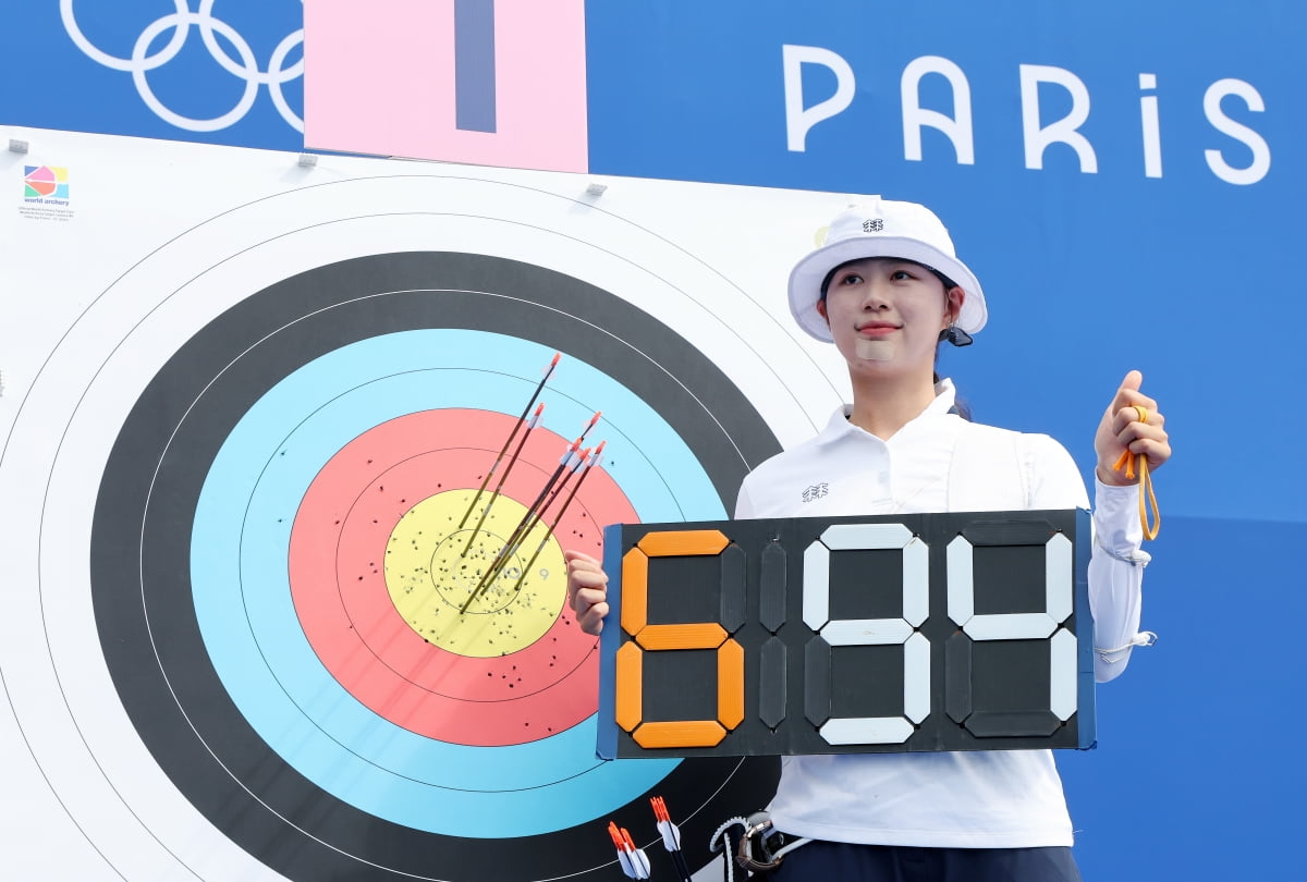 沙欣：五场比赛得了十二分，在欧冠中这成绩不错