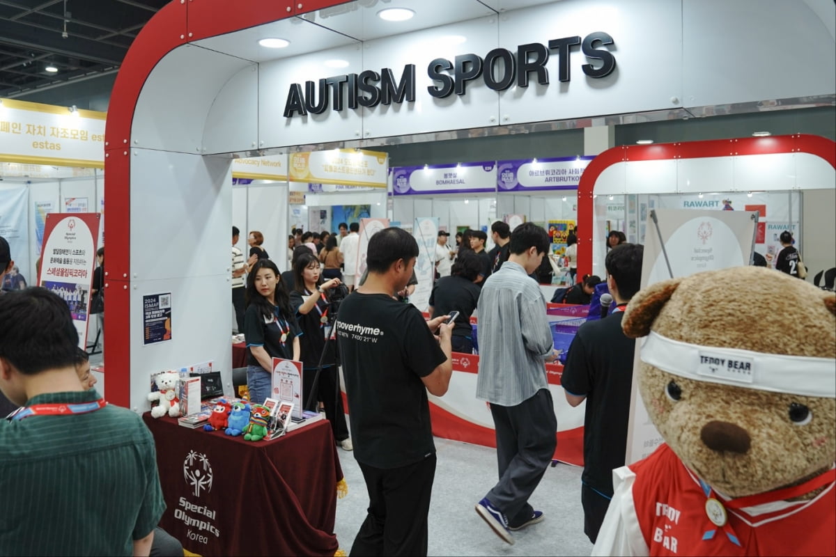 马孔博犯规染红 十人卡利亚里暂0-0乌迪内斯