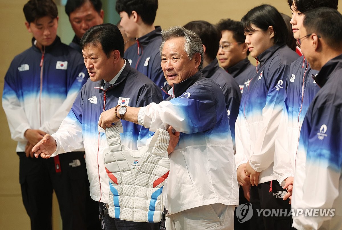 大崎玲央补时手球送点 宇佐美贵史主罚命中 大阪钢巴1-1绝平札幌冈萨多