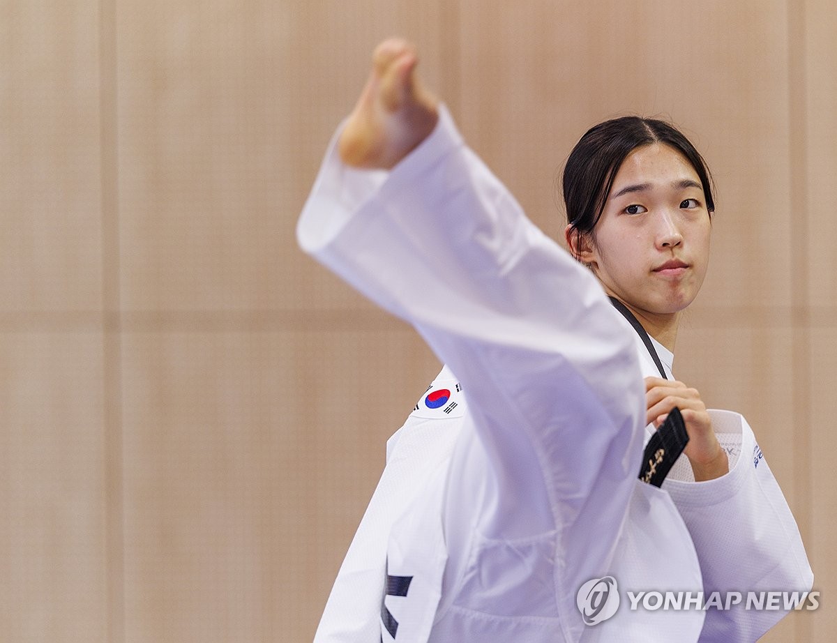 国米战威尼斯霸气古典风海报：蛇精灵pk威尼斯之狮