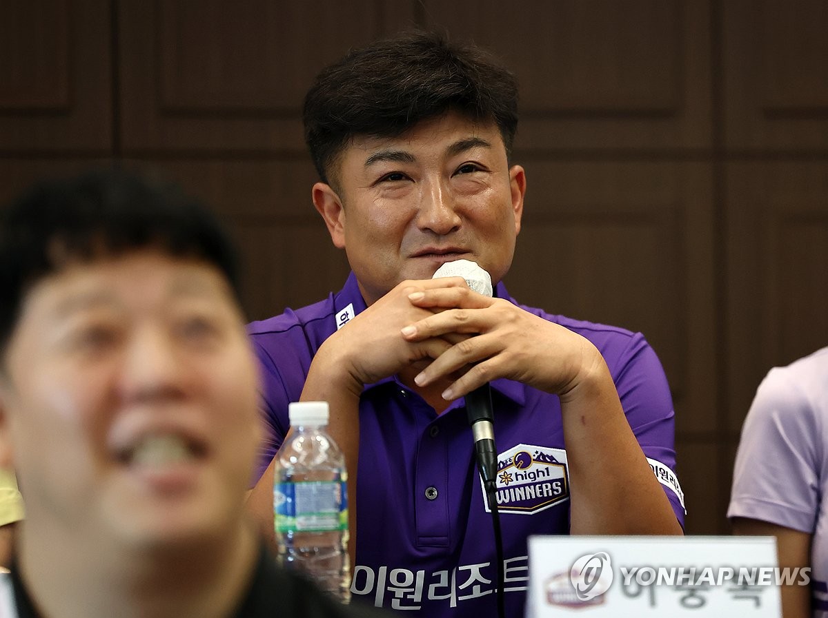 ⚽意甲战报：弗拉霍维奇&马林点射破门 孔塞桑染红 尤文1-1卡利亚里 赛季第4平