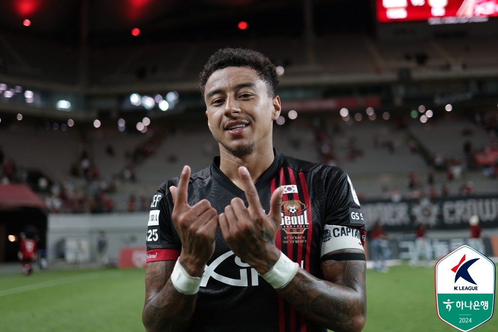⚽英超半场：帕尔默中柱+进球被吹仍大四喜 桑切斯两度送礼 切尔西4-2领先布莱顿