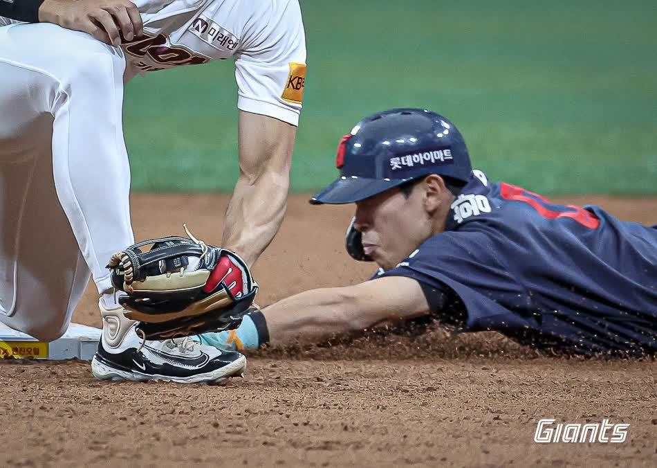 布朗尼登《男士健康》杂志封面：和父亲一起打球的NBA新秀
