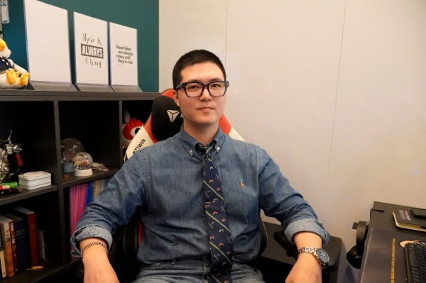 在骂谁？丢第三球后滕哈赫暴怒 对着场内某球员大吼