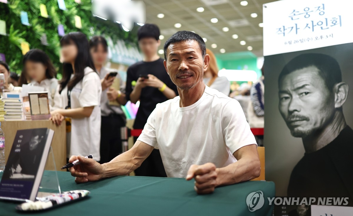 不变阵，踢球者预测拜仁首发：沿用周末联赛首发11人