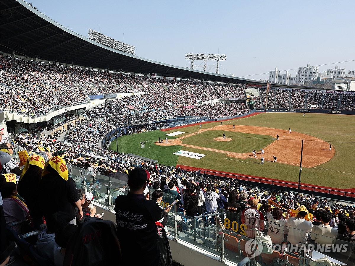 意甲积分榜：尤文3-0热那亚暂时登顶 米兰双雄均积11分并列第二