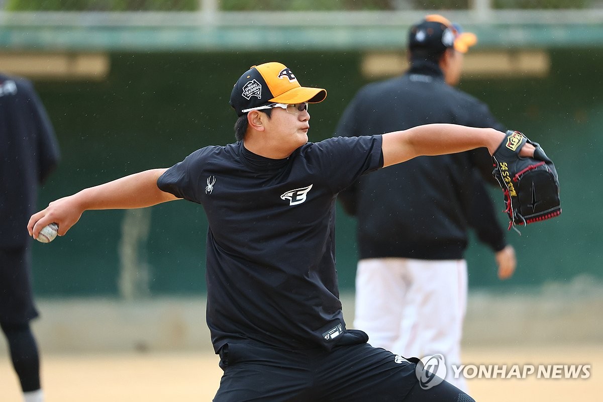 太阳报：距阿莫林上任仅剩4天 范尼仍不知自己能否留队