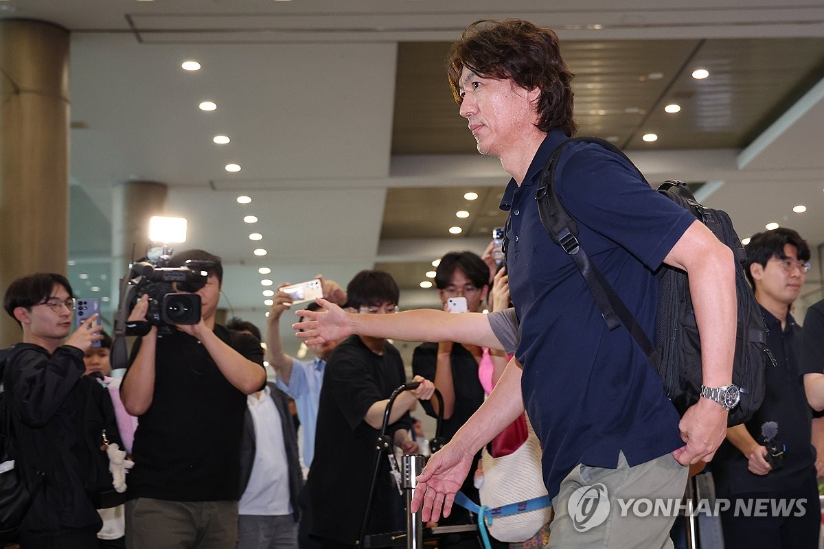 米体：洛博特卡本周末继续缺阵，将会在下周末复出踢国米