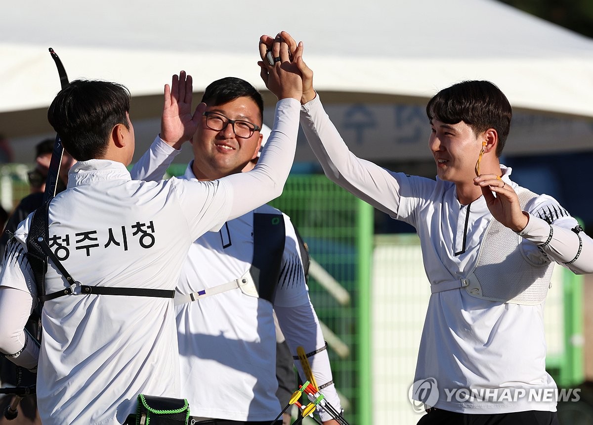 巴列卡诺vs阿拉维斯全场数据：射门数16-15，射正数4-7