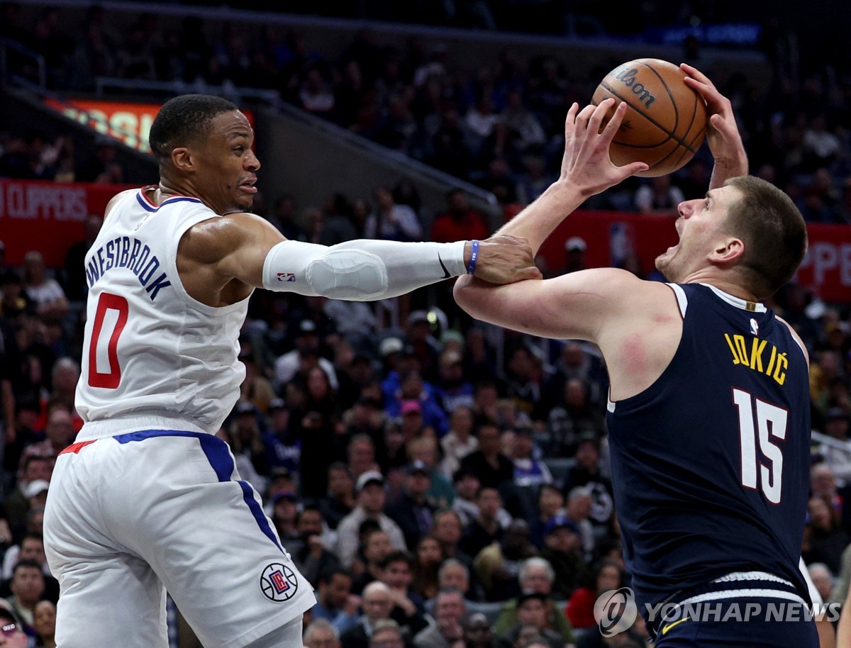 NBA季前赛半场：约穆缺阵 波特15+4 SGA爆轰19分帮助雷霆62-53领先掘金