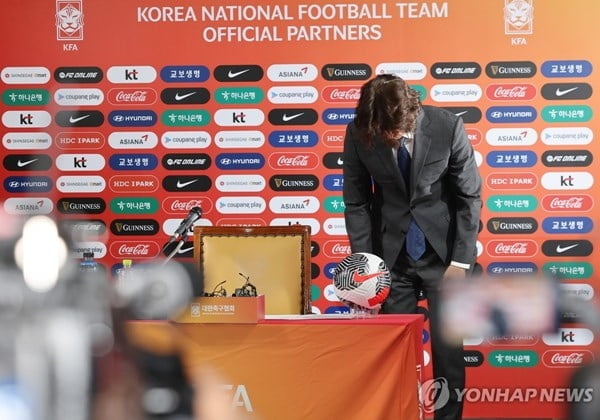 詹眉三节合砍52分，湖人命中12记三分球以97-94领先老鹰
