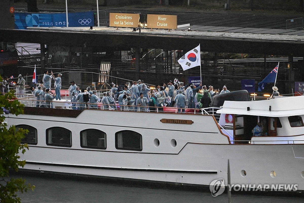 客串中卫，远藤航本场数据：抢断4次、争顶成功3次为全场最多