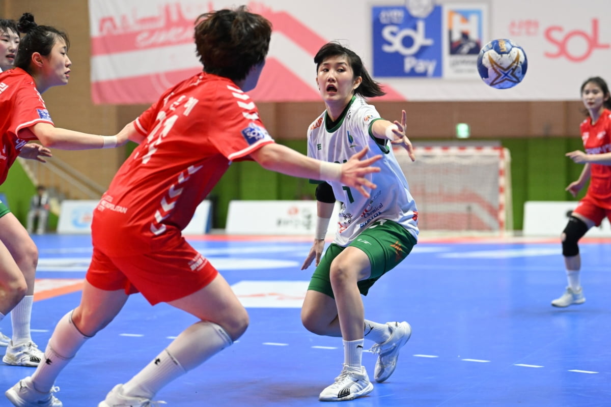 ⚽日职联战报：东俊希独造三球，索特里乌替补双响，广岛三箭5-1大胜札幌冈萨多