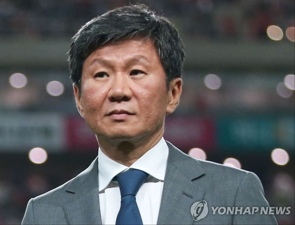 世体：皇马应考虑姆巴佩是否适合中锋位置，还是把他固定在左路