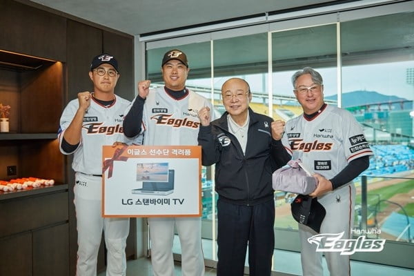 门兴4-1大胜不莱梅，克莱因丁斯特助攻戴帽，米切尔-魏泽染红