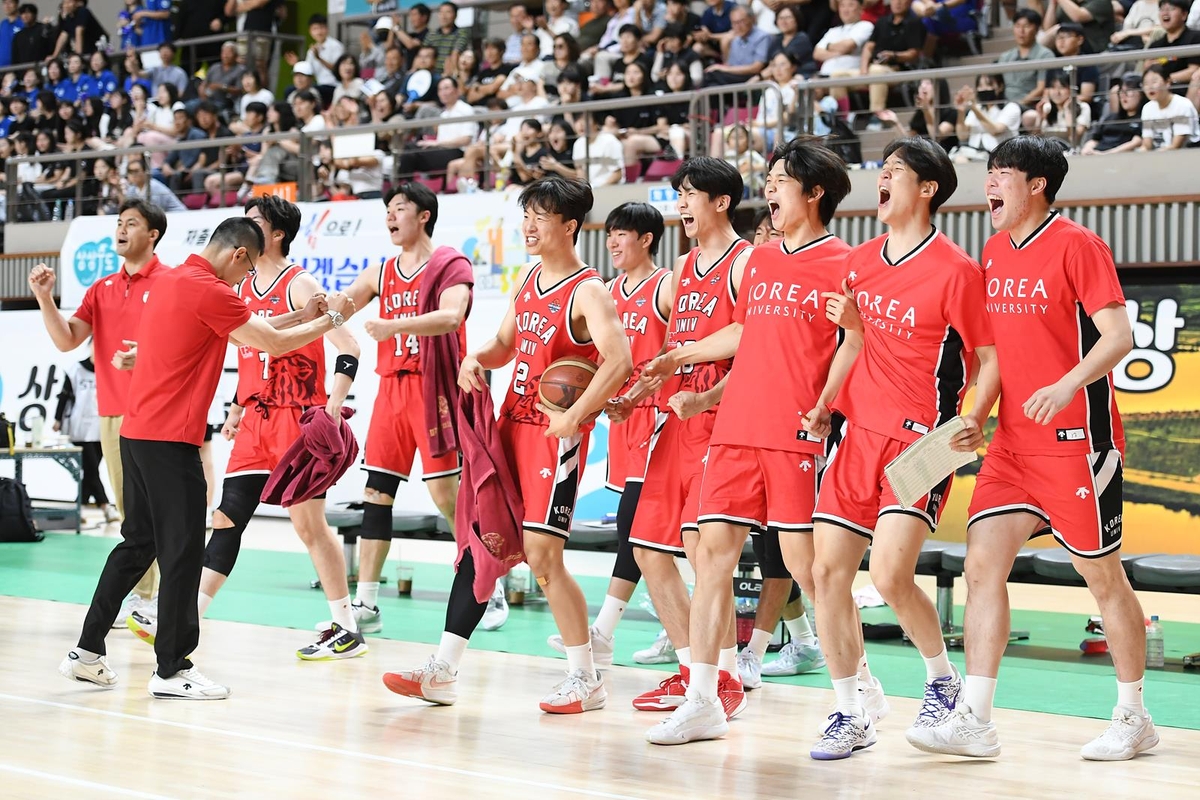 每体：阿劳霍将于本周五返回巴塞罗那，继续康复进程